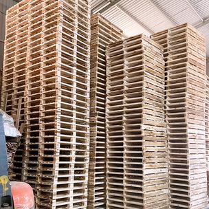 Lưu trữ pallet gỗ tại kho